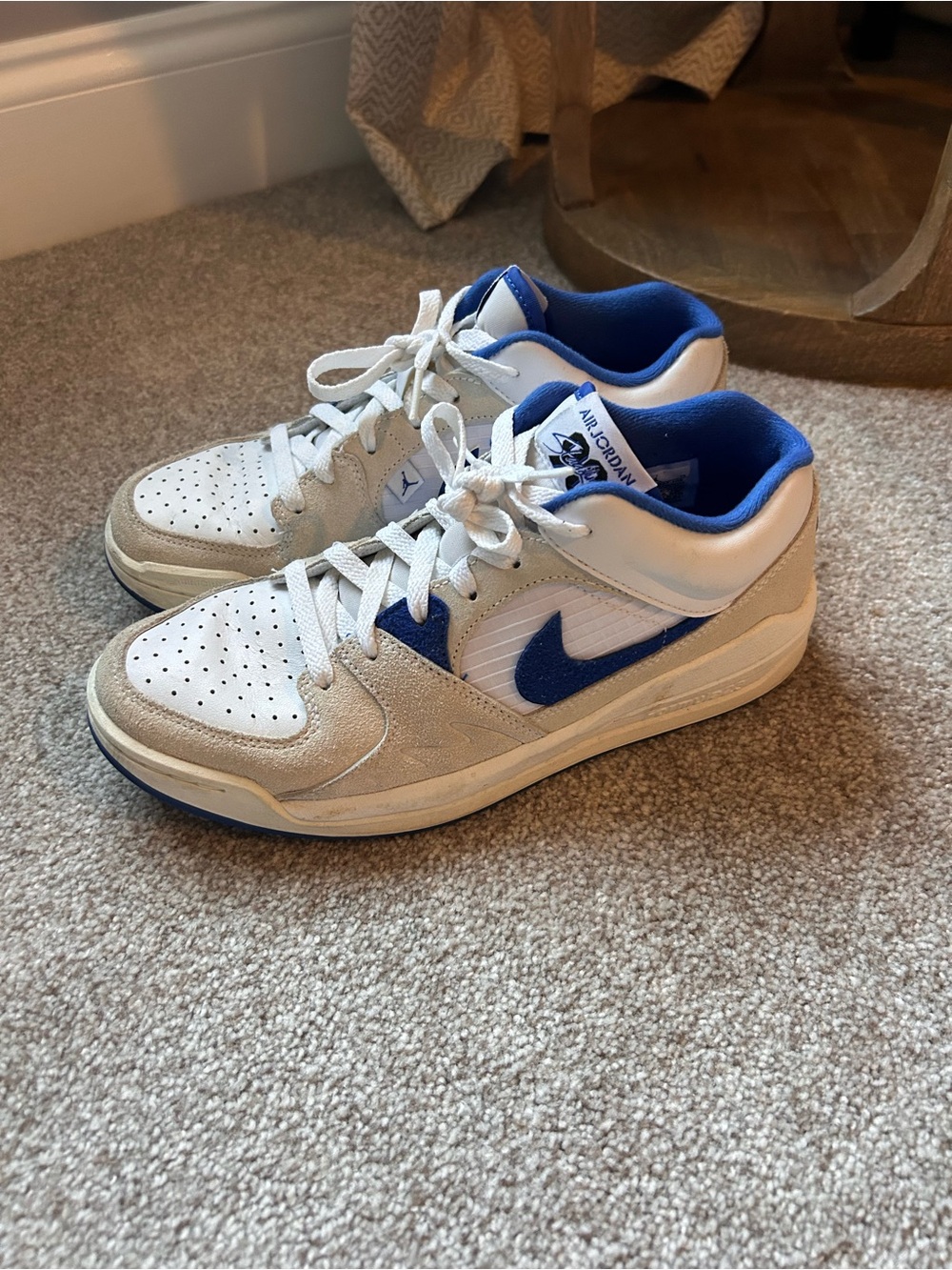 Nike Low-Top Sneakers in White and Blue